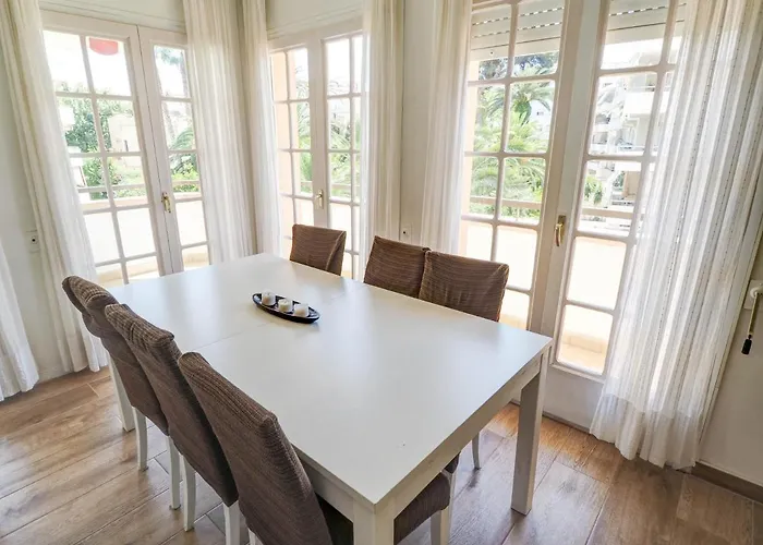 公寓 Clarimar By Hello Homes *